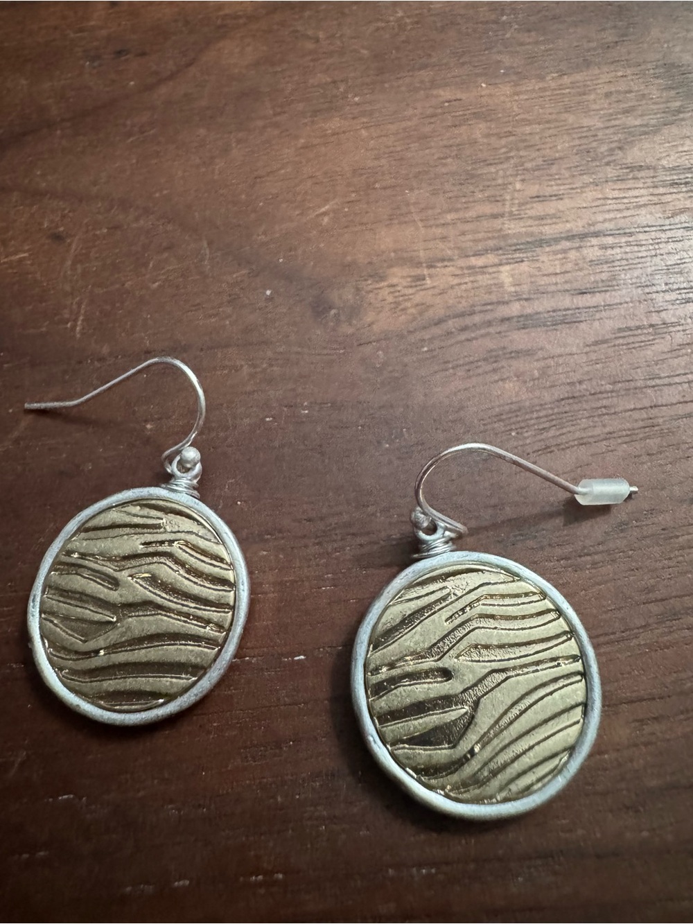 Hammered Textured Gold/Silver Toned Round Zebra Wave Metal Earrings